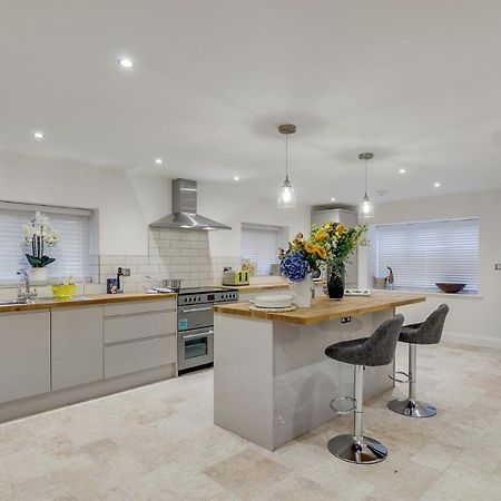 Spacious 6-Bed Home, Near The Norfolk Broads Clippesby Kültér fotó
