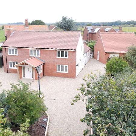 Spacious 6-Bed Home, Near The Norfolk Broads Clippesby Kültér fotó