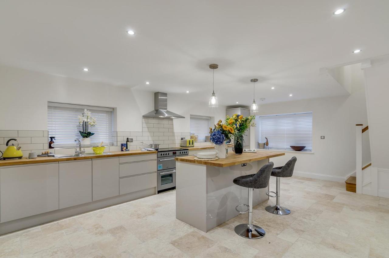 Spacious 6-Bed Home, Near The Norfolk Broads Clippesby Kültér fotó