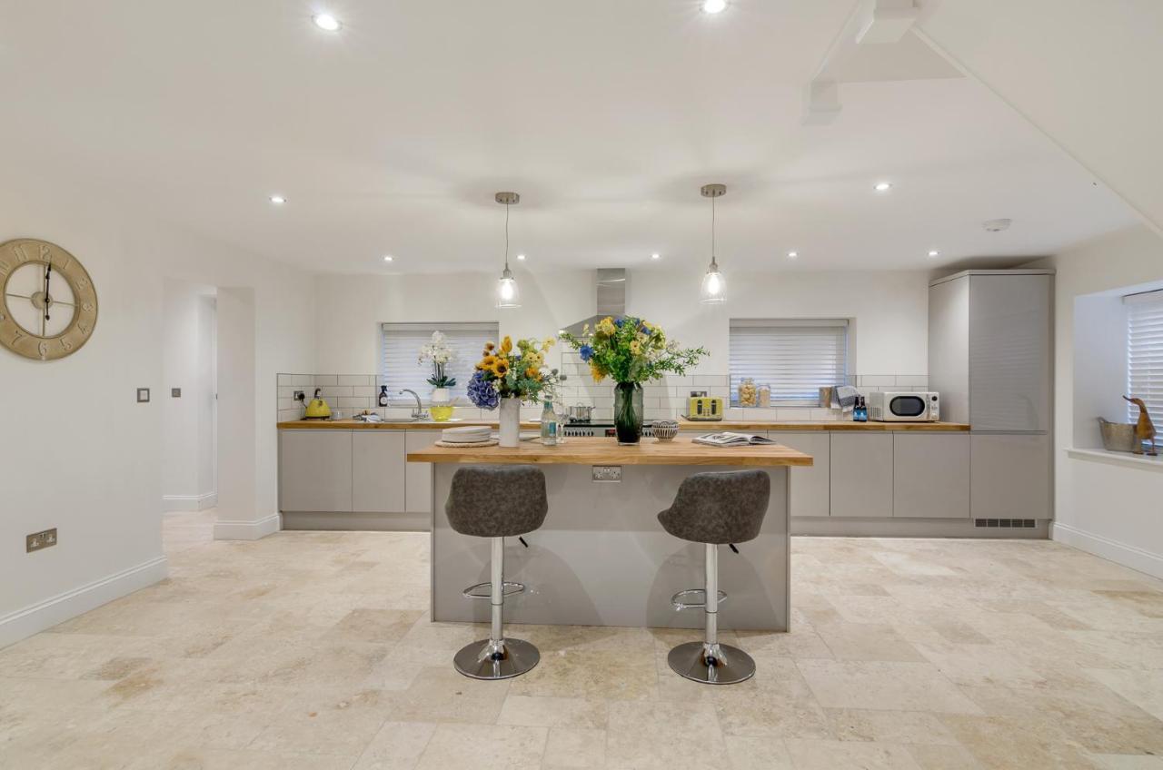 Spacious 6-Bed Home, Near The Norfolk Broads Clippesby Kültér fotó